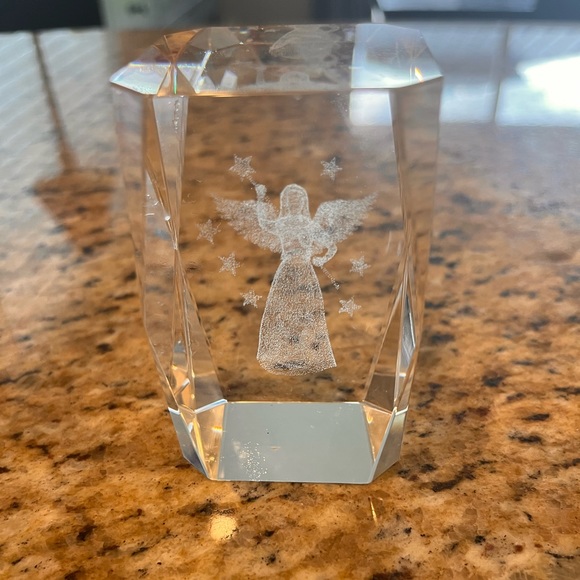3D laser cut glass cube with hologram angel - Picture 1 of 3